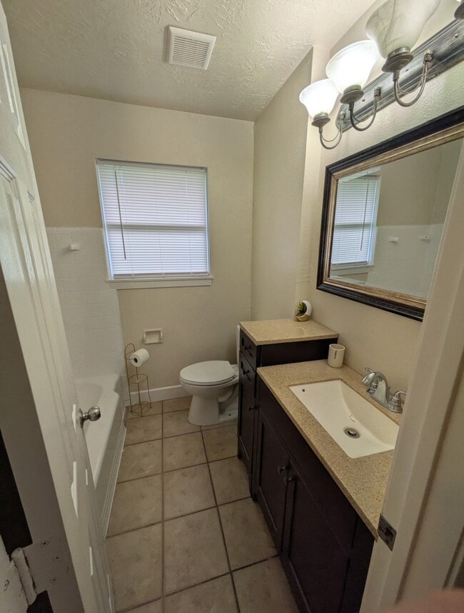 Building Photo - 1305 Serpentine Dr