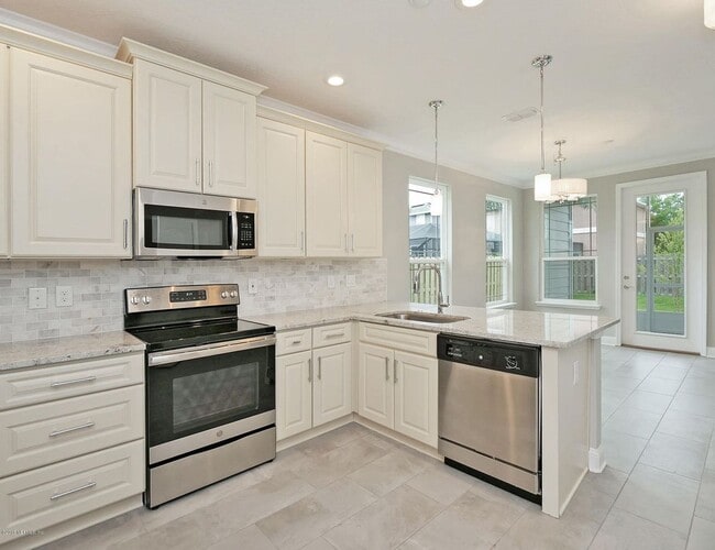 Building Photo - 4 Bedroom 3.5 bath Beauty in Just a Short Stroll to Jax Beach - Garage, Lawncare Included & Fence...