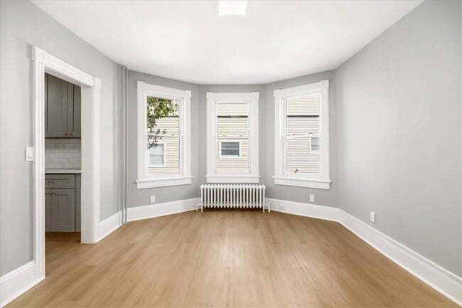 Building Photo - 105 Maple St