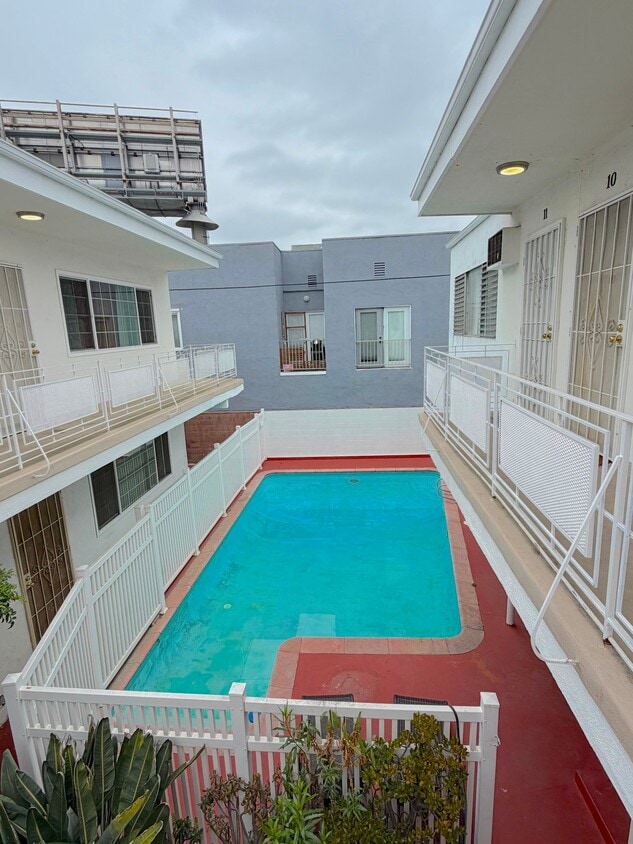 Photo - 707 N Genesee Ave (Los Angeles, CA)
