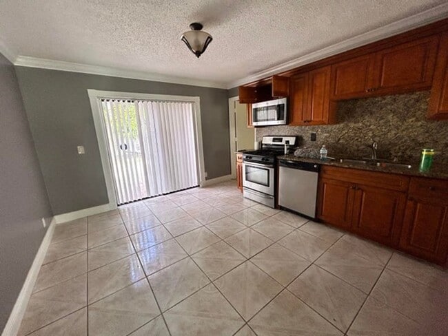 Photo - 7347 Pinedale Dr House