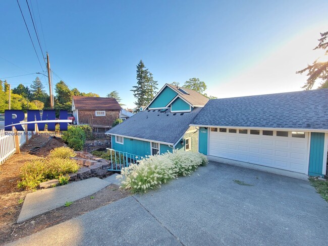 Foto del edificio - Waterfront Living in the Heart of Bremerton!!