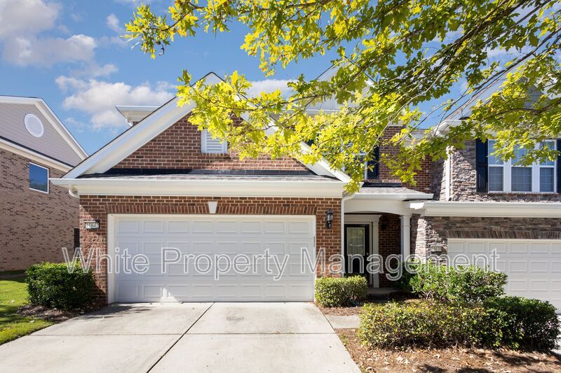 Foto principal - 15642 Canmore Street