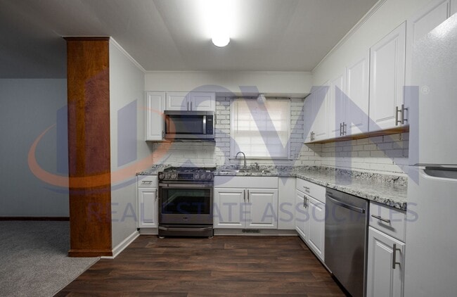 Building Photo - Refreshed 3 Bedroom / 2.5 Bath Ranch Style Home in Parkwood Neighborhood!