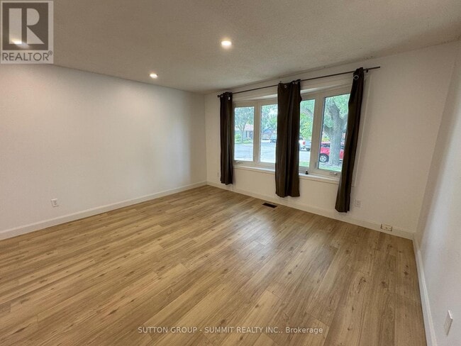 Building Photo - 5 Fairholme Ct