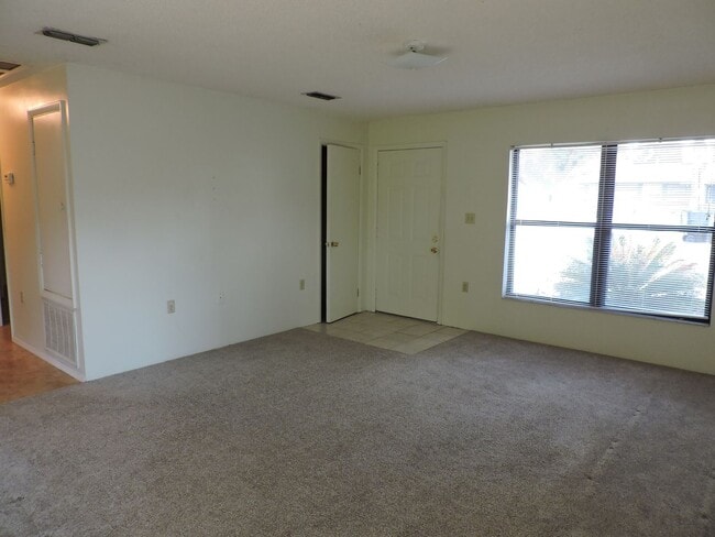 Foto del edificio - 670 SW Cardinal Dr