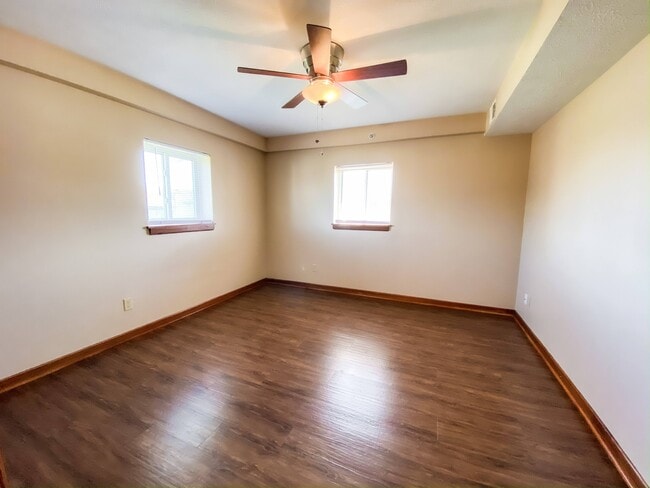 Building Photo - Hallwood Manor Apartments