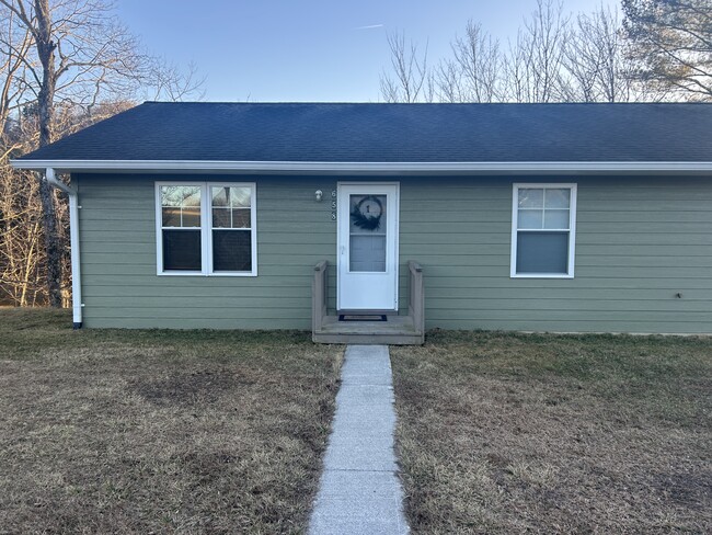 Building Photo - 658 New River Hls