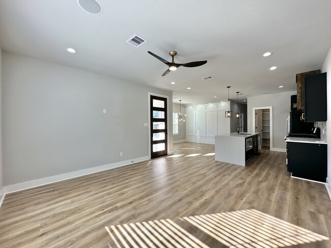 Foto del edificio - 2444 Carmel St