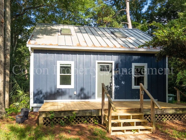 Building Photo - 2 BD/ 1 BA // Cottage Get Away just off of 42nd St // $1,875 per month // Pet Friendly*