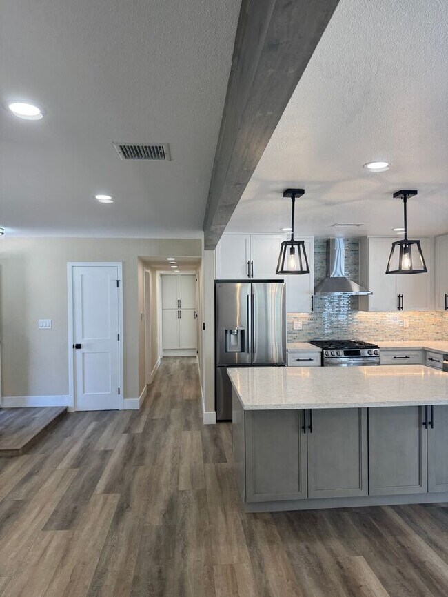 Foto del edificio - Brand New Remodel – Stunning Pool Home wit...