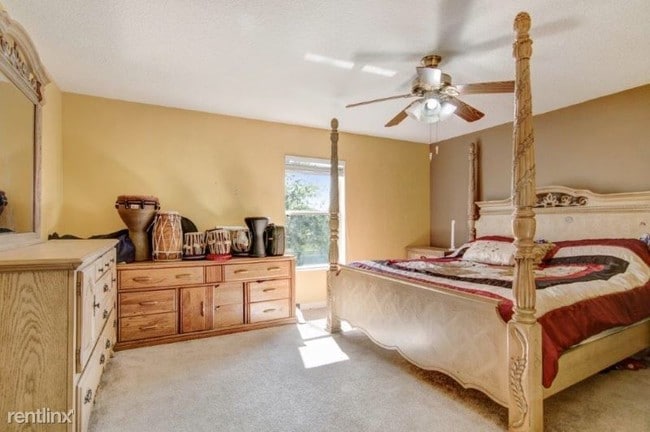 Building Photo - 3 br, 2.5 bath Townhome - 2600 Revolution st