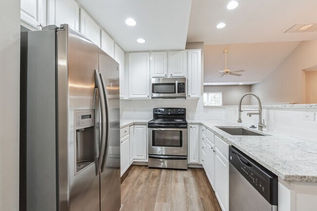 Foto del edificio - Lewis Center Condo turn key ready!