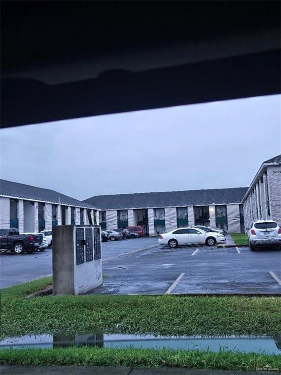 Building Photo - 13 W Daffodil Ave