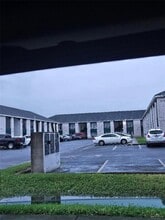 Building Photo - 13 W Daffodil Ave