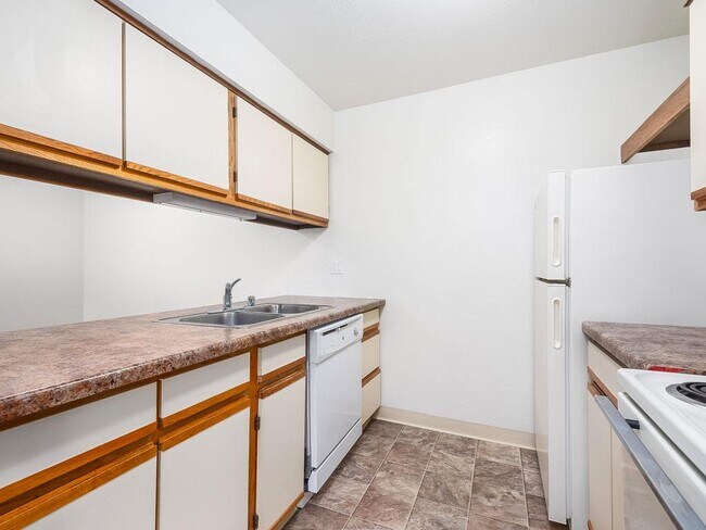 Building Photo - Tanglewood Apartments