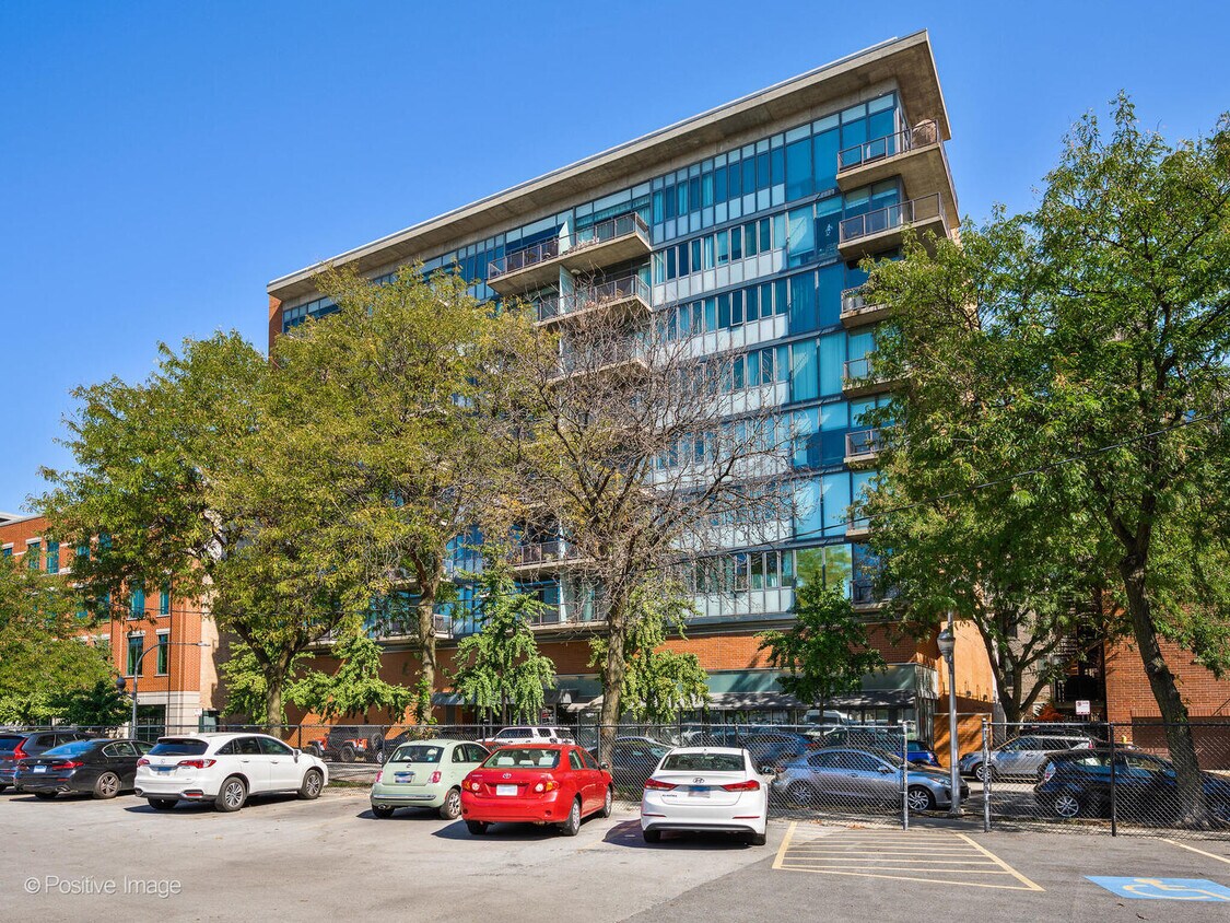 Foto principal - 321 S Sangamon St