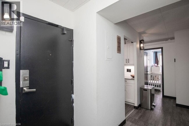 Building Photo - 71 Vanier Dr