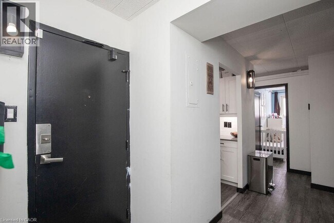 Photo du bâtiment - 71 Vanier Dr