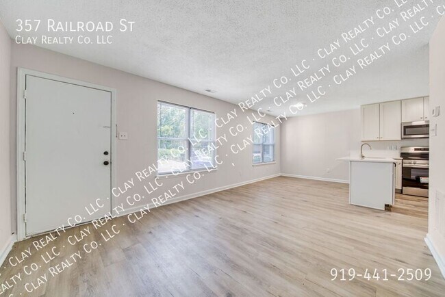 Foto del edificio - 357 Railroad St