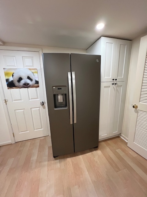 New side by side refridgerator - 2068 Kirby Rd