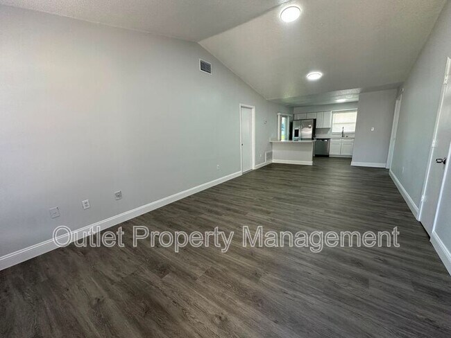 Building Photo - 7526 University Garden Dr