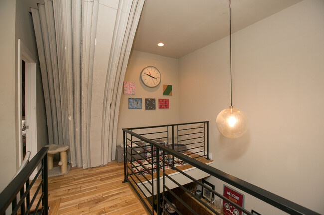 Building Photo - 2701 W Girard Ave