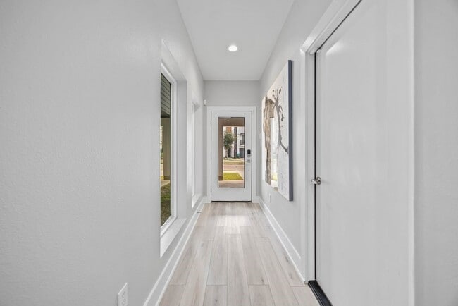 Building Photo - 705 Gregg St