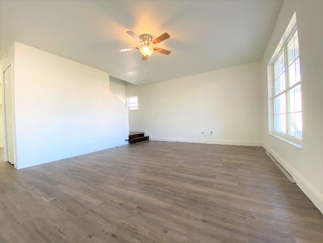 Photo - 925 Belvoir Dr House