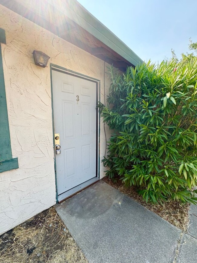 Building Photo - 5580 Mountain View Dr