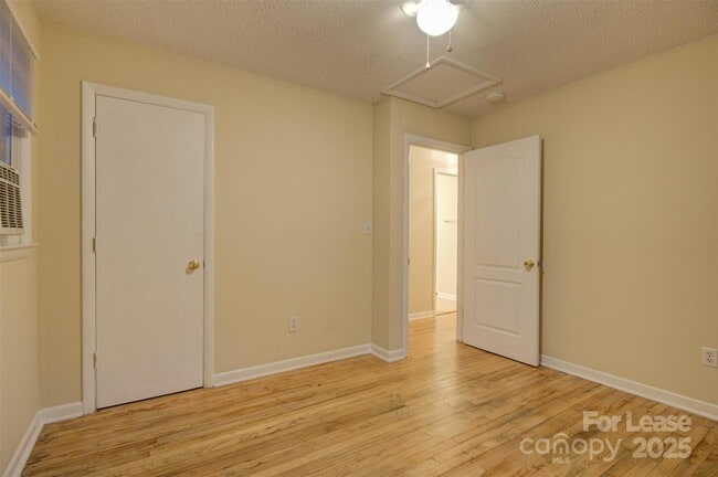 Foto del edificio - 421 E McLelland Ave