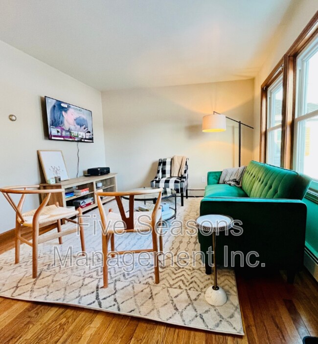 Building Photo - 358-360-360 N Winooski Ave