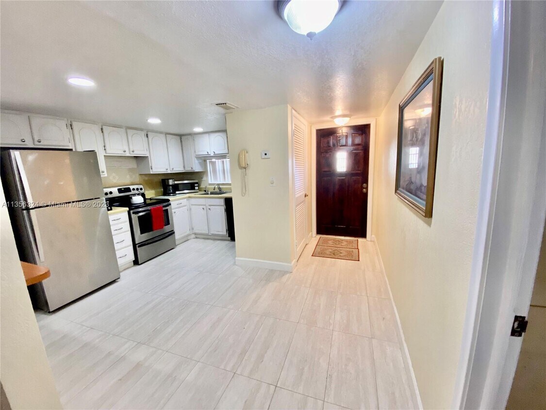 671 S Hollybrook Dr Unit 104, Pembroke Pines, FL 33025 Condo for Rent