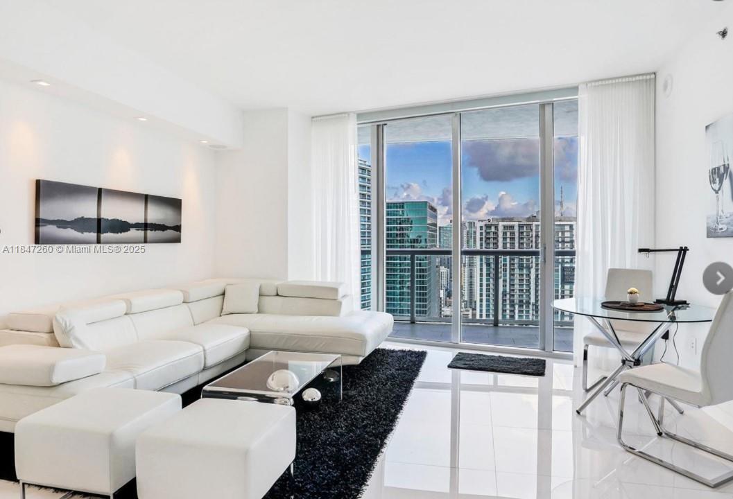 Foto principal - 475 Brickell Ave