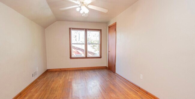 Dormitorio - 308 W Ashley St