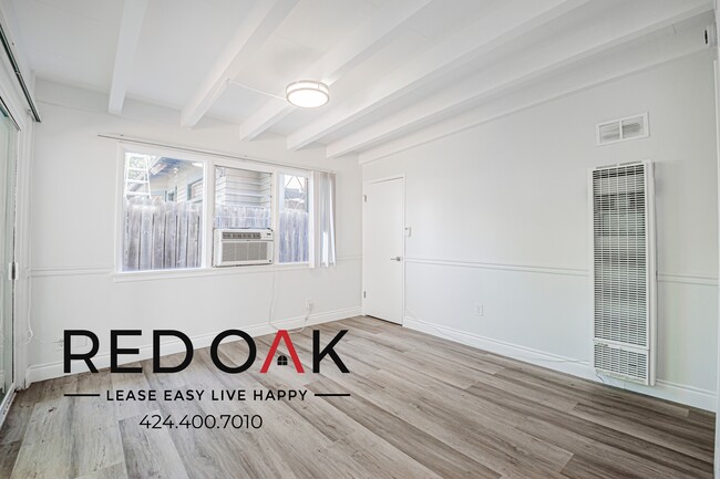 Building Photo - 605 S Marengo Ave