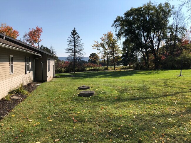 Building Photo - 1213 Country Club Rd