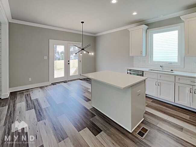 Building Photo - 820 Trinity Pk Dr