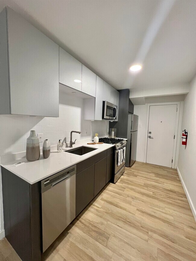 Building Photo - 4013 Hudson Ave