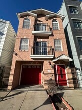 Building Photo - 272 St Pauls Ave
