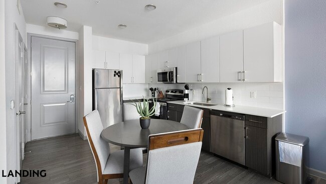 Building Photo - 1001 S Center St