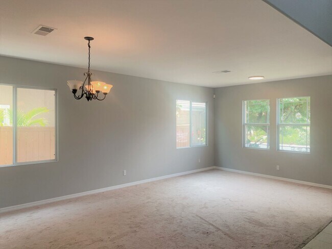 Foto del edificio - Coming Soon…..Beautiful 5BR/3BA 2-story Home in Gated Community! Pool, Spa, Tot lot!