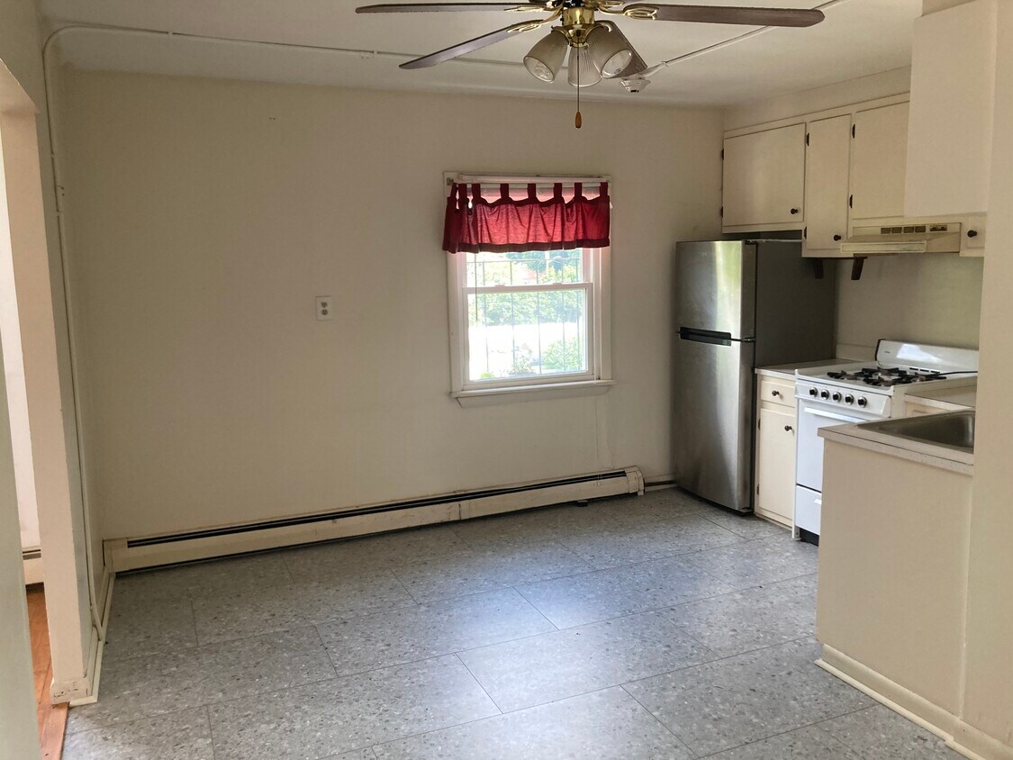 13 Dickinson Ave Unit 4, North Providence, RI 02904 Apartments in