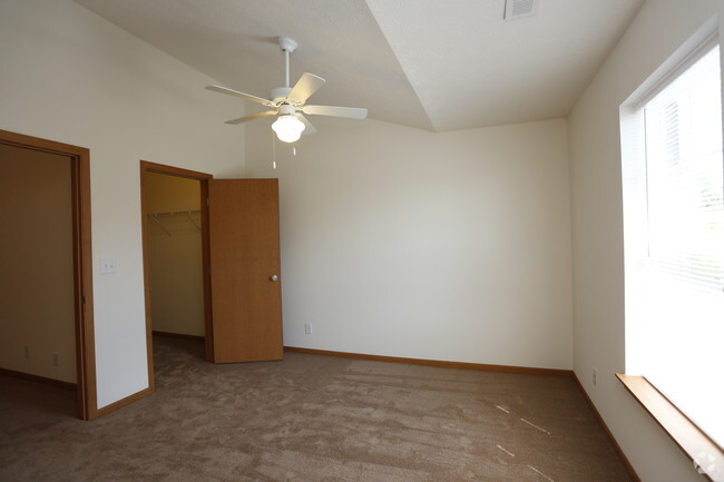 1BR, 1BA - 808SF - Bedroom - Southern Winds