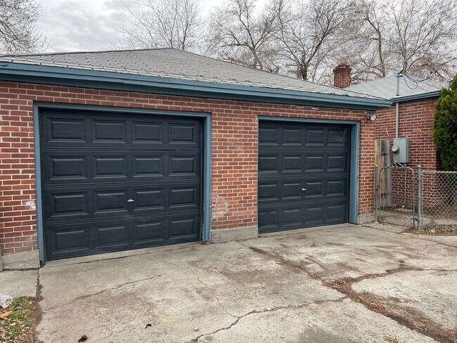Building Photo - Single Family House in Midtown with Garage...