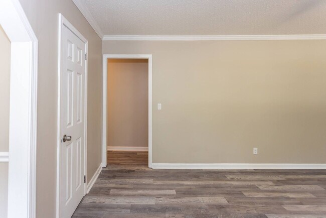 Foto del edificio - Welcome to this beautiful newly renovated 3-bedroom brick ranch!