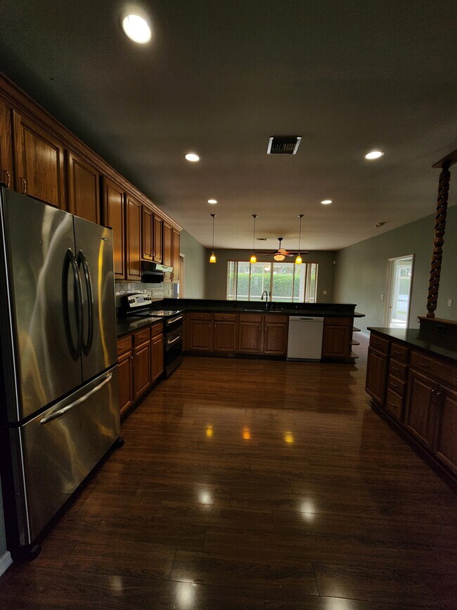 Foto del edificio - 11016 Lakeland Cir