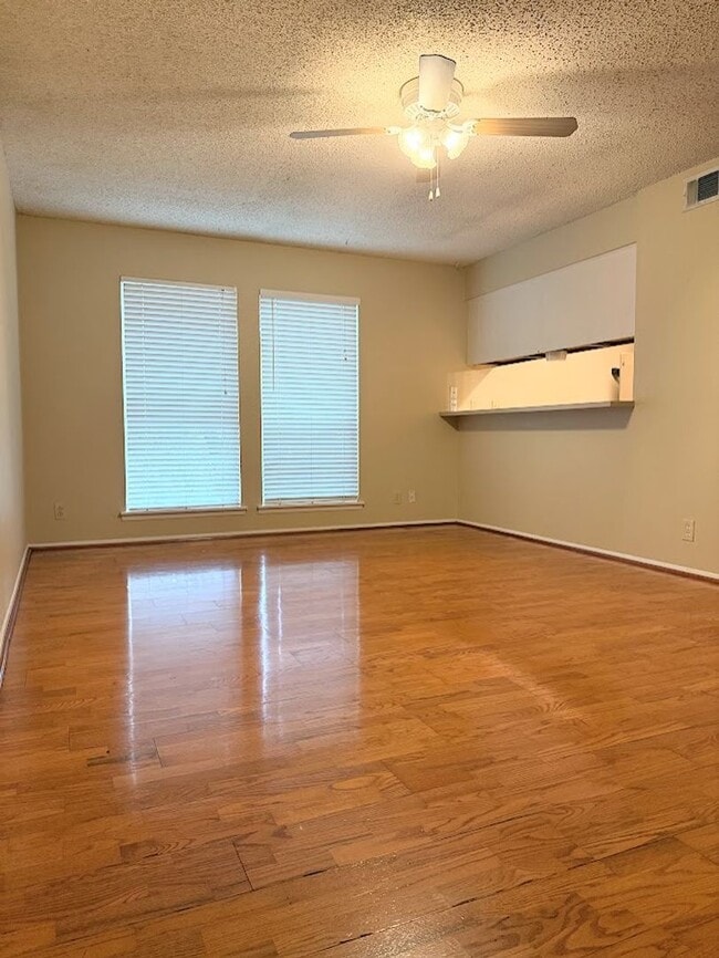 Building Photo - Pre-Lease for August 2026 - Treehouse #306