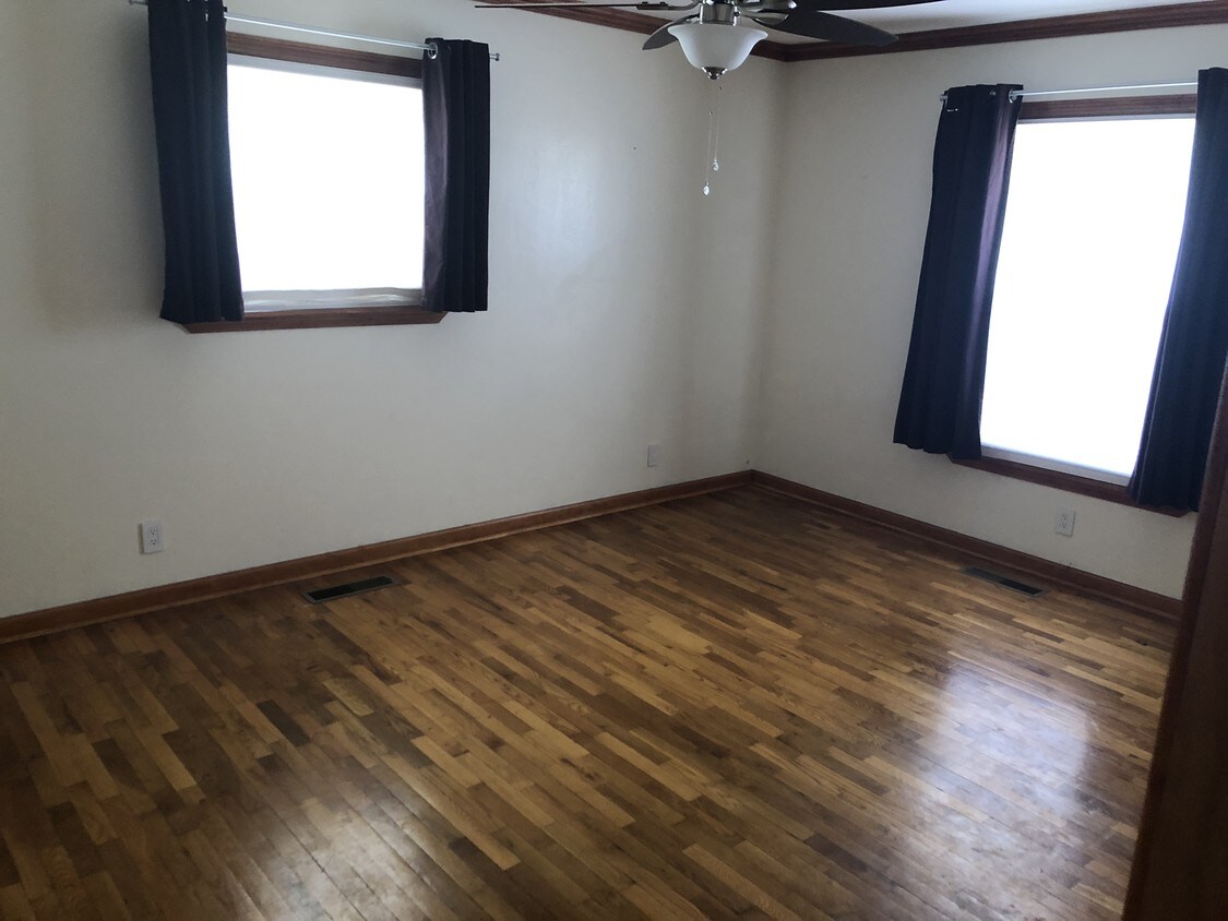 Foto principal - 6327 Skyline Dr