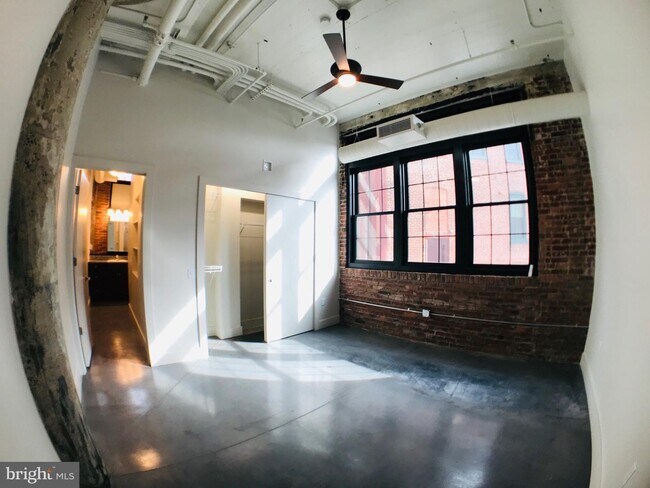 Building Photo - 283 Park Ave